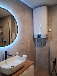 Modern Beach Escape with Terrace & Workspace