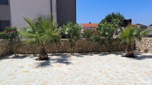 Sunny Mandre with terrace, 2 bedrooms, near beach