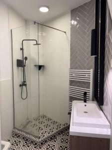 White Pearl Apartment