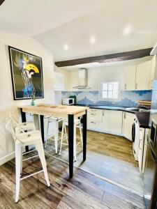 Charming 2BR in the heart of Tourrettes Parking