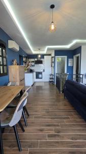 26 Villa Katerina, Elani