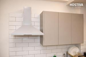 Hostly Comfort Living with Free Gym, Sauna & Pool