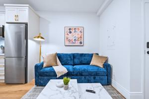 Casa Hotels Gerrard New Riverdale Basement Suite