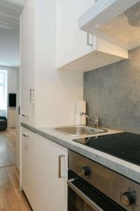 Comfy APT for 2-4 quiet & close to metro