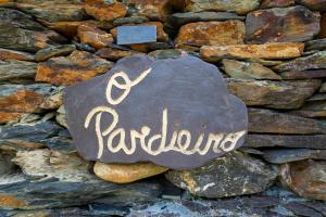 O Pardieiro - Aldeia da Paradinha com praia fluvial