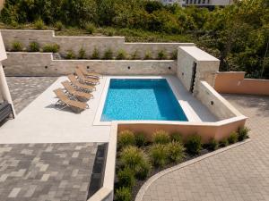 Noelia Pool Residence