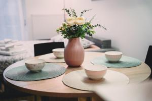 Family Apartment LEA-Sleeps 4, Free Parking
