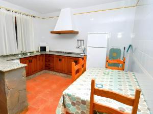 Casa con jardin privado piscina compartida garaje incluido