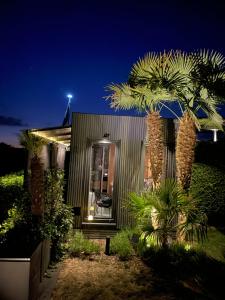 TINY-HOUSE mit Alpen- Stadt- und Poolblick , WLAN