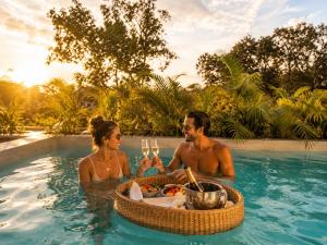 Villa 240m2 - 16 persons - 6 rooms - 2 swimming Pool - 3 Jacuzzis
