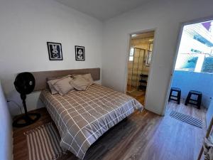 Apto-Canto do Forte - Suite- 1dorm -Sacada- Wi Fi -200 m da Praia e 20m dos Bares e restaurantes - uma Vaga de Garagem