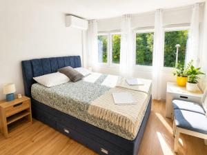 Great flat few minutes from the beach!