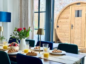 4 Bed Luxury home,Sauna,Hot tub,Sleeps 9