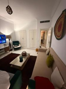 Amazing beach front apt access to private beach