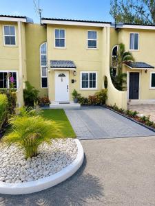 Modern 1 BedRoom with 2 Bath 24Hr Security