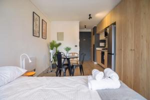 Chic Studio Retreat in Las Condes for 2
