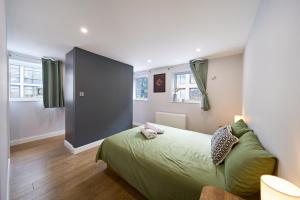 City Penthouse with Two bedrooms, Private Terrace & Free Underground Parking