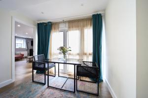 City Penthouse with Two bedrooms, Private Terrace & Free Underground Parking