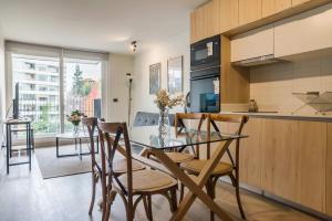 Chic Las Condes Apt Pool & Gym for 3 Guests