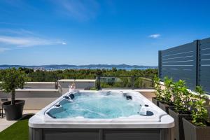 Sky Lounge & More - Rooftop Wellness & Gym