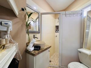 Pollys Home Aralias Boutique GuestHouse & PrivateSuites