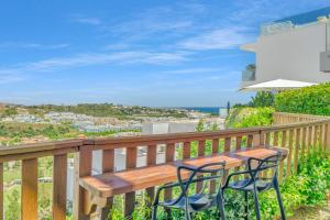 Mountain Views & Padel 2BR Casa Banderas