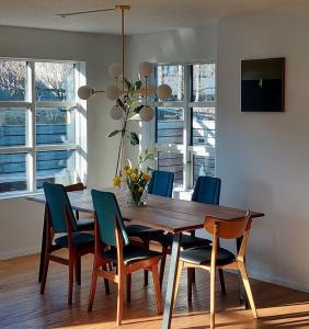 Bright and spacious home near Reykjavik center - sleeps 7
