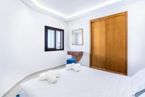 ColinaSmir Elegant apartment with sea view & pool