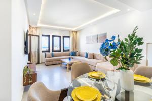 ColinaSmir Elegant apartment with sea view & pool