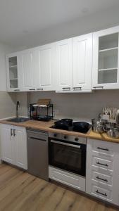 Newly Renovated 3BR Oasis with AC - Steps to Beach