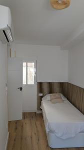 Newly Renovated 3BR Oasis with AC - Steps to Beach