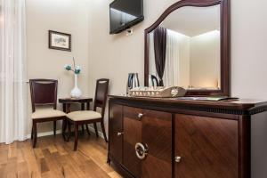 Scallop Regent Rooms