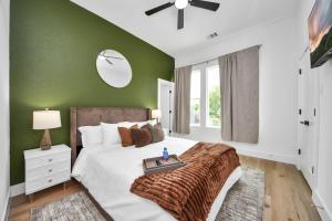 Spacious 4BR Combo Near NRG Downtown