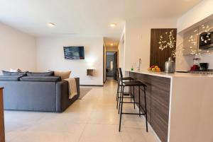 Hermoso Departamento frente a Midtown con Parking