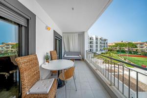 Sea&pool views terrace 1BDR, 500 m from the Golden Sands