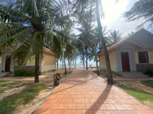 Beachfront Bungalow Cuu Long