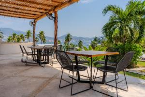 Apartment with Pool & Views in Las Playas, Acapulco