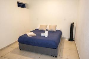 Cuatro baños y medio, patio propio, para 11