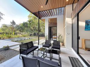 Casa Elena, A brand new home with pool, wifi and sleeps 6