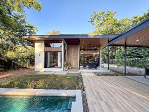 Casa Elena, A brand new home with pool, wifi and sleeps 6