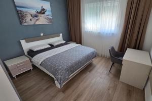 Apartments with parking space Podstrana, Split - 26028