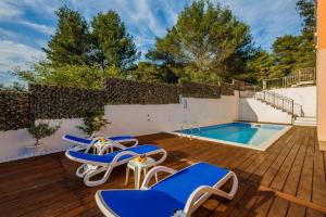 Family friendly house with a swimming pool Okrug Gornji - Ciovo - 26023
