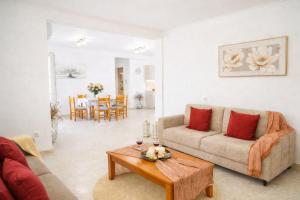 "The Veranda at Acharavi", Lakis Home - Bright and Spacious Apartment in the Centre of Acharavi, Walking Distance to the Beach