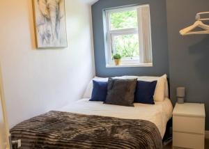 3-Bed Bearwood Midland Met No CAZ Free Parking