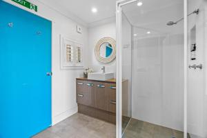 Relaxed 2 Bed Coastal Stay Near the Lake