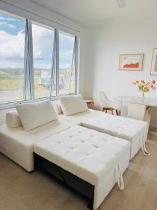 Forest Lake Private Entry Brand New 1 Bedroom 1 Living room