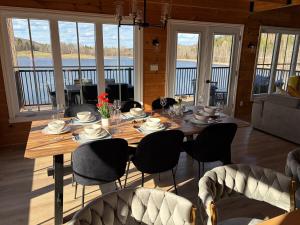 Le Cerf, Waterfront, spa, games room, and kayaks