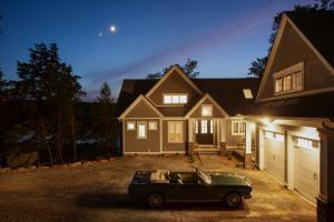 Lakeside Lodge with Studio Apartment