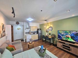Lil Olive Spot at SOHO Central Condo in front of Edsa Shangri-la Mall