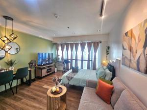 Lil Olive Spot at SOHO Central Condo in front of Edsa Shangri-la Mall